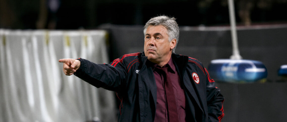Ancelotti à frente do Milan.