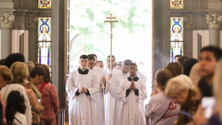 Se é tão fácil ir à Missa aos domingos, por que não vamos?