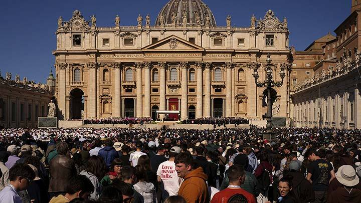 Revista protestante protesta contra onda de conversões ao catolicismo
