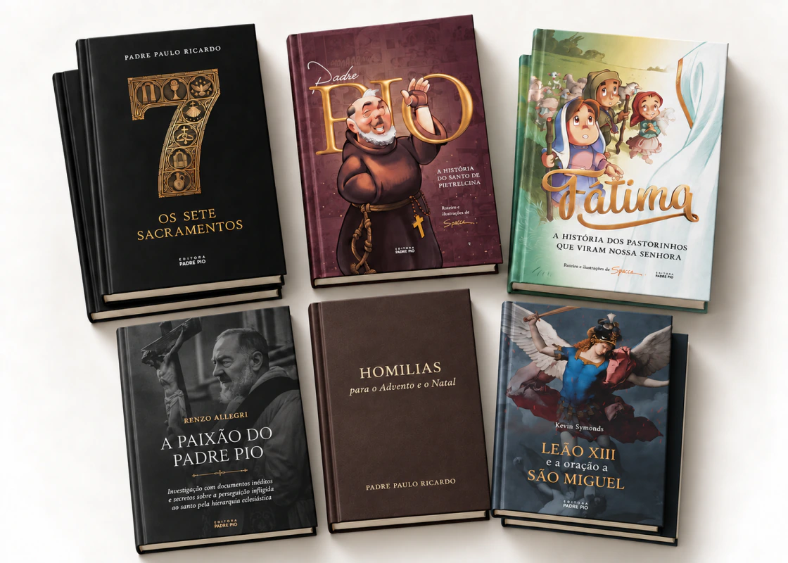 Livros da Editora Padre Pio vistos de cima, com capas diversas e volumes empilhados