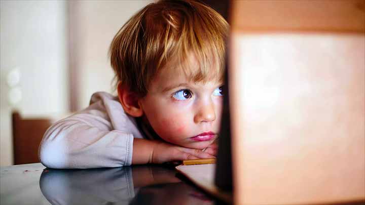 As iscas da indústria pornô para pescar o seu filho na internet
