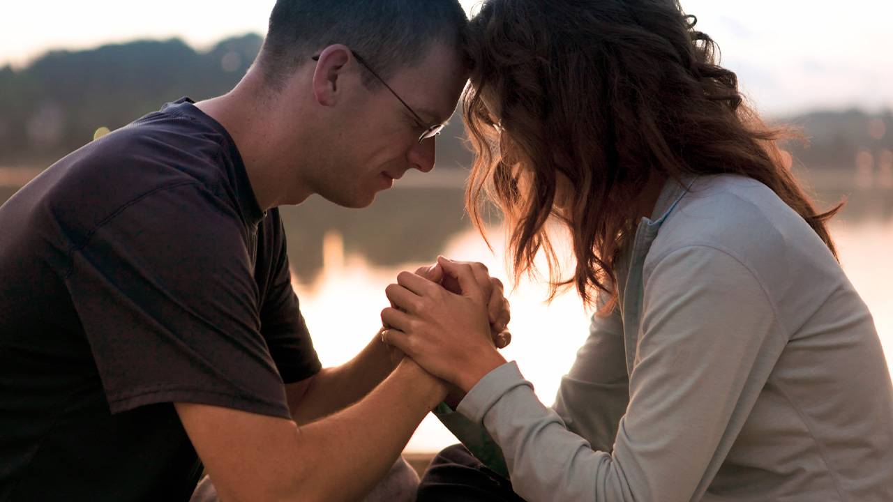 A importância da oração no namoro