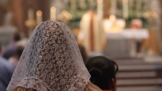 É permitido o uso do véu na Igreja?