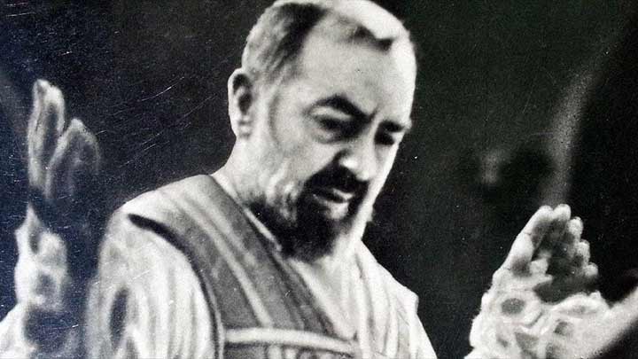 A assombrosa luta épica entre o Padre Pio e Satanás