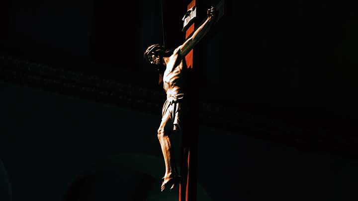 Pelas mãos ou pelos pulsos: como Jesus foi crucificado?