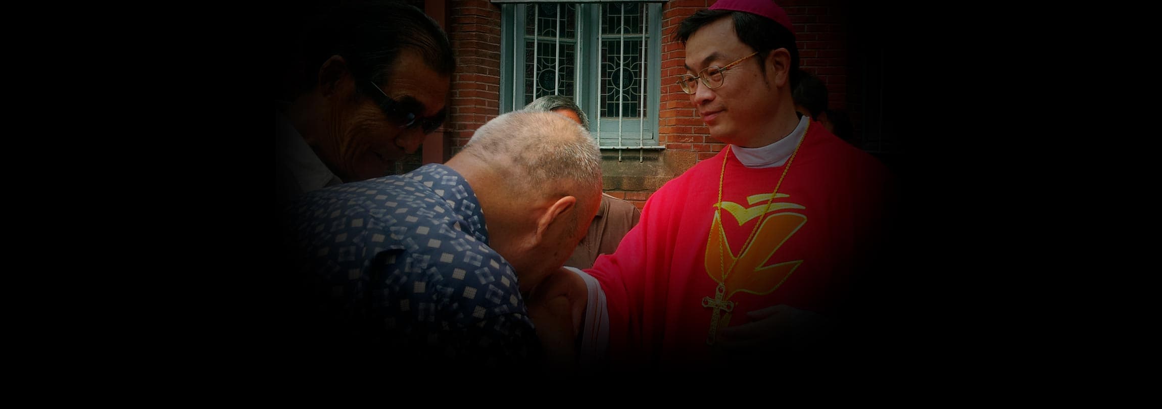 O corajoso Bispo de Xangai dá um comovente testemunho de fé