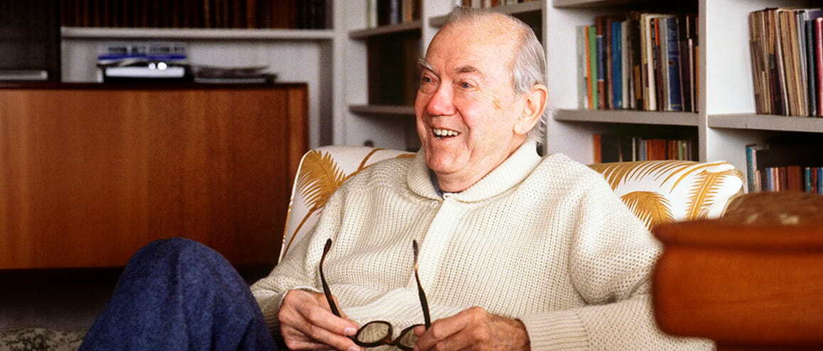 O escritor Graham Greene, em 1982.