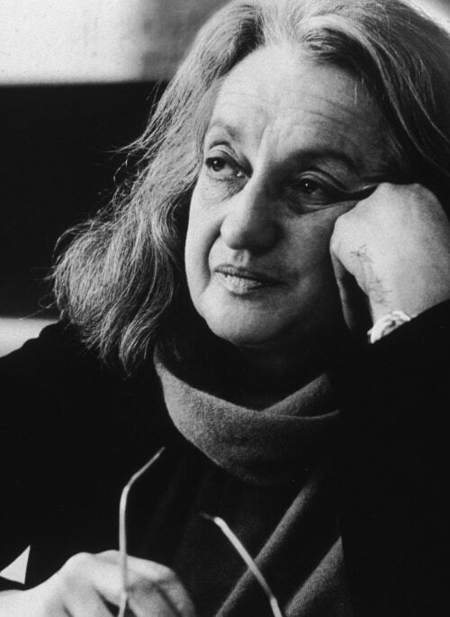 A autora feminista Betty Friedan.