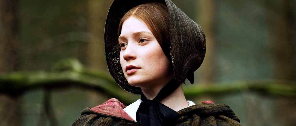 A atriz Mia Wasikowska interpreta Jane Eyre em filme de 2011.